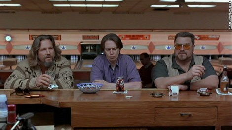 Le "Dude" Jeff Bridges, Steve Buscemi, John Goodman. The Big Lebowski de Joel et Ethan Coen, 1998. (c) Polygram