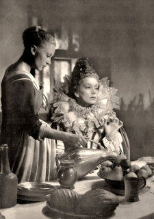 Belle sert sa soeur. (c) DisCiné