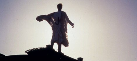 Peter O'Toole sur sa locomotive. Lawrence d'Arabie, de David Lean, 1962. (c) Columbia