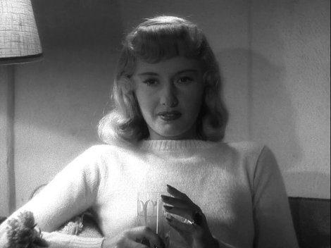 À femme fatale, fatal bourbon. Barbara Stanwyck dans Assurance sur la mort.